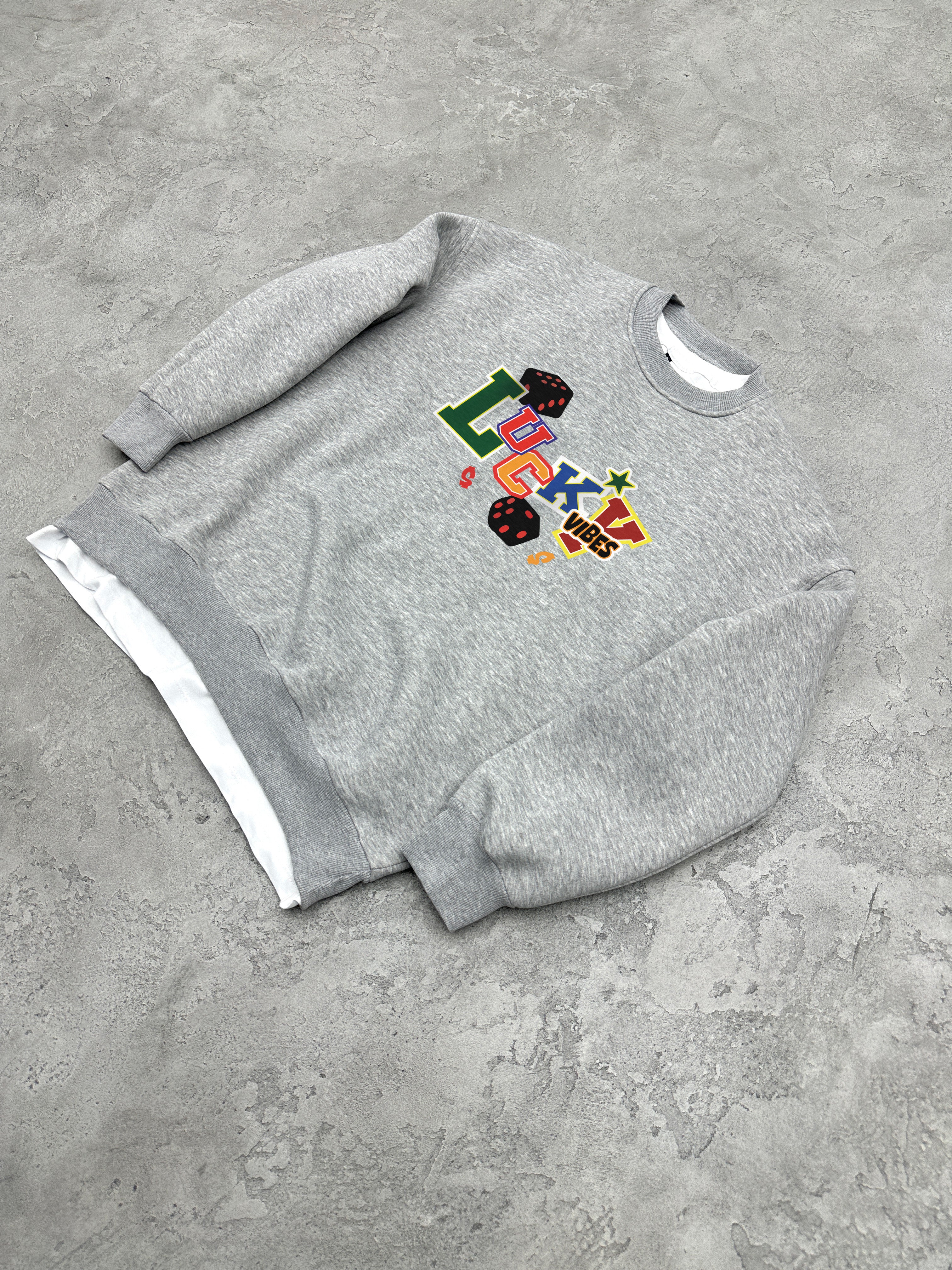 S126 3 İPLİK BİSİKLET YAKA ''LUCKY VIBES'' BASKILI SWEAT